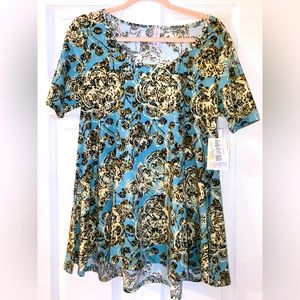 NWT Small lularoe perfect T